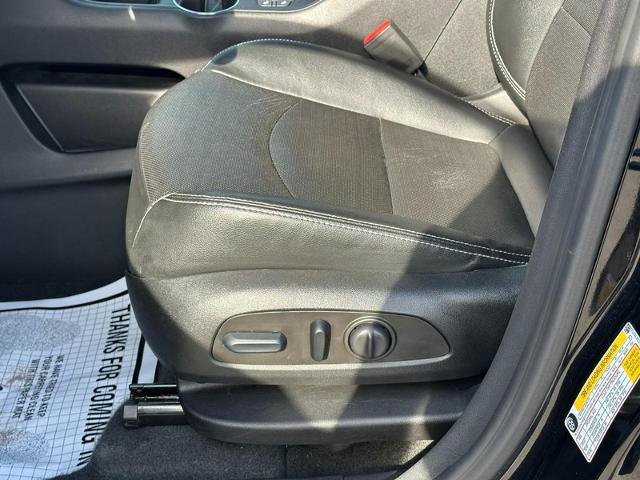 Used 2023 GMC Terrain SLT AWD/4WD image 18