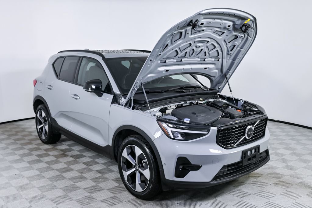 Certified 2025 Volvo XC40 B5 Plus image 34