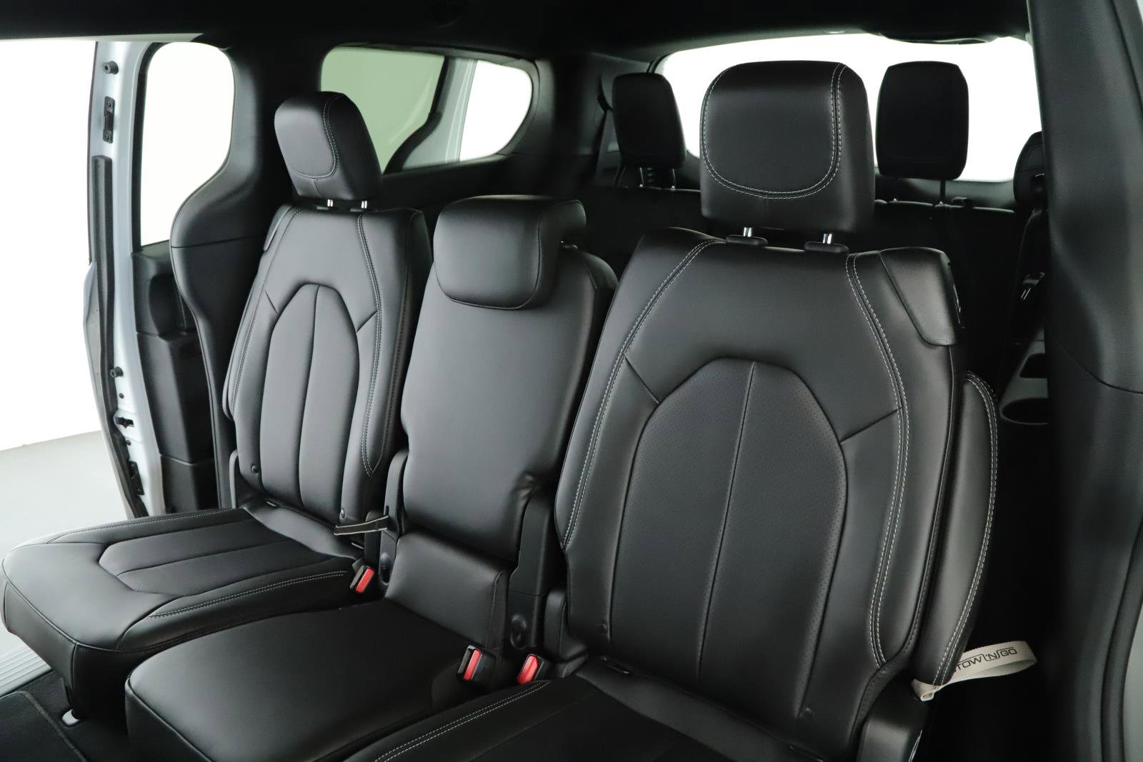 New 2026 Chrysler Pacifica Select image 5