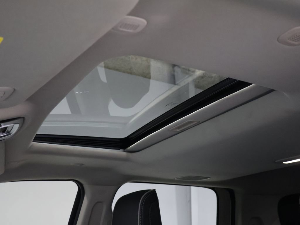 Used 2024 RAM 2500 Laramie w/ Chrome Bumper Package image 12