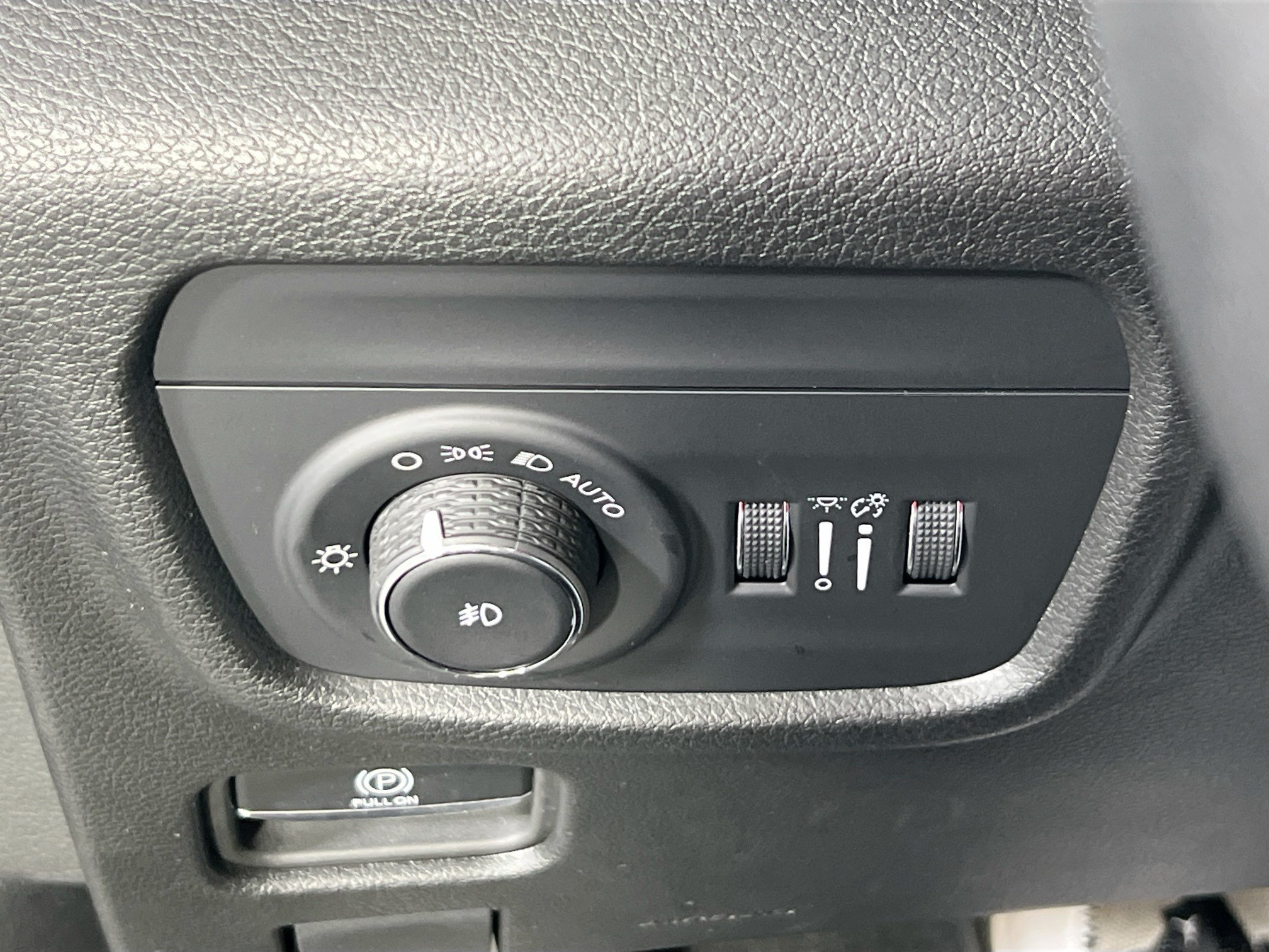 Used 2023 Jeep Grand Cherokee Limited AWD/4WD image 10