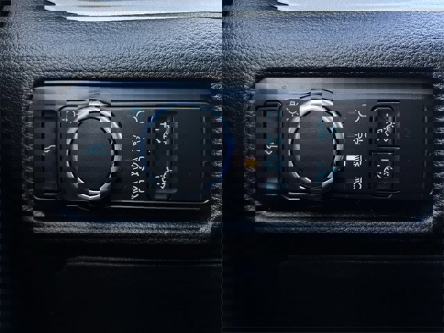 Used 2023 Ford Explorer XLT image 25