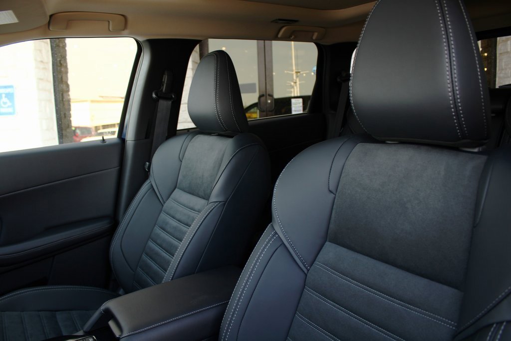 New 2025 Mitsubishi Outlander SE image 17