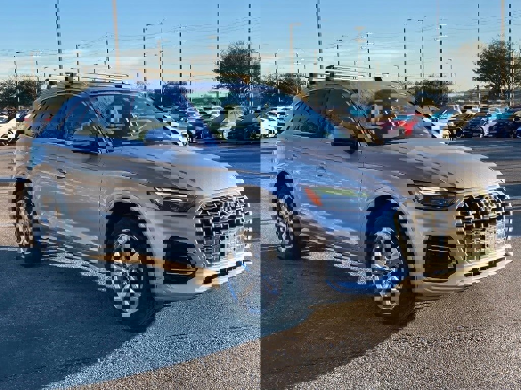 Used 2021 Audi Q5 2.0T Premium Plus w/ Premium Plus Package image 3