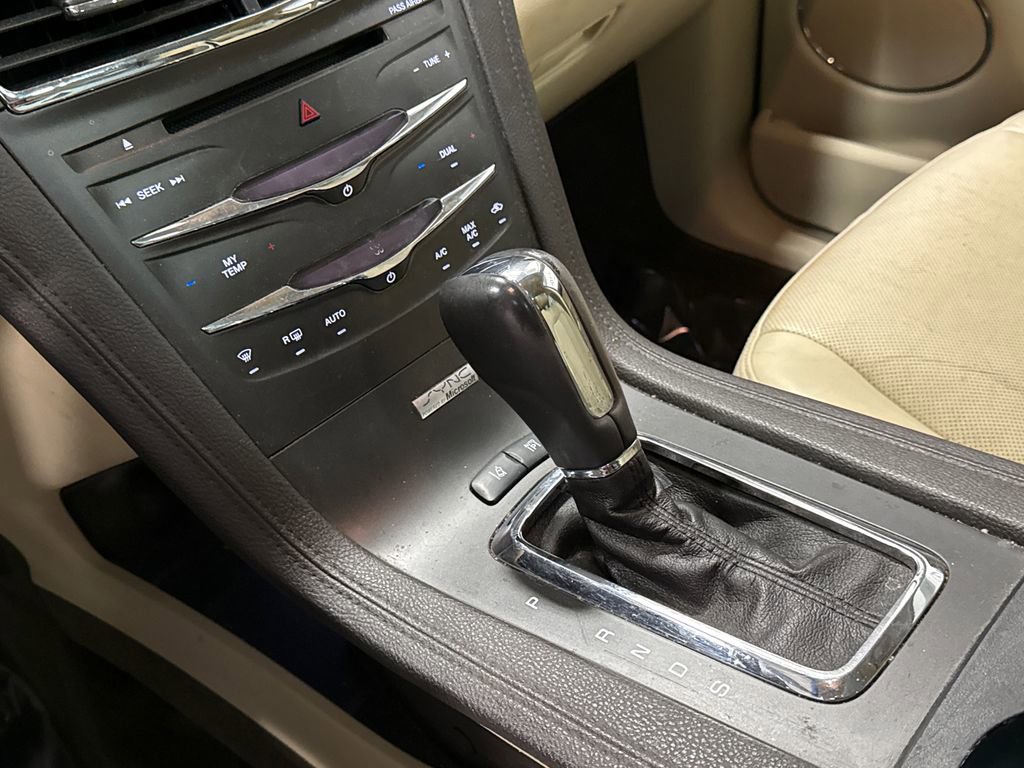 Used 2013 Lincoln MKT AWD image 19