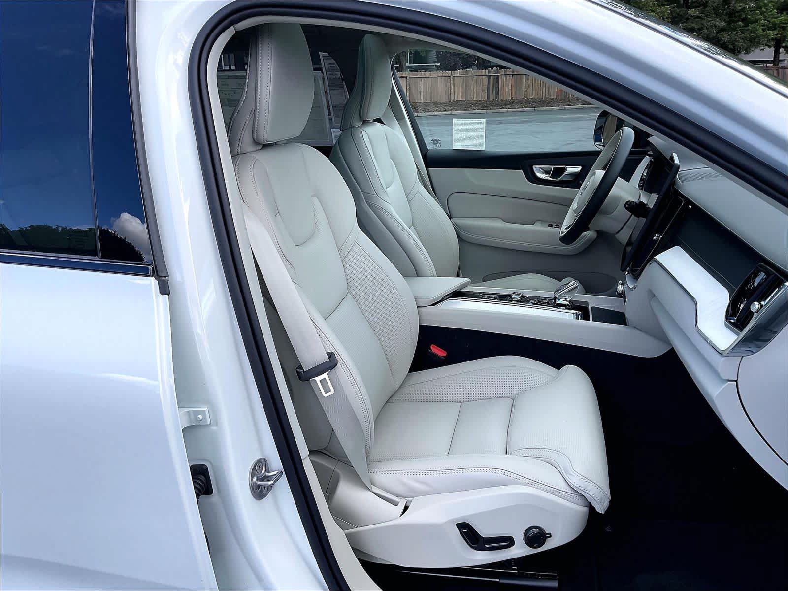 New 2026 Volvo XC60 T8 Ultra w/ Protection Package Premier AWD/4WD image 31