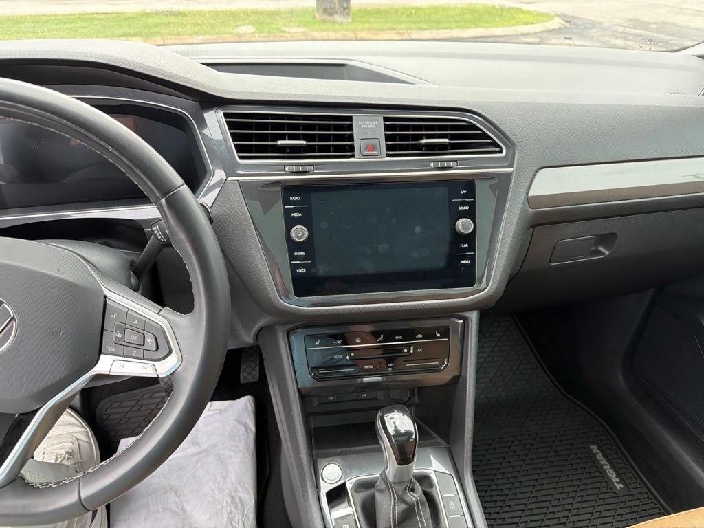 Certified 2023 Volkswagen Tiguan SE w/ Panoramic Sunroof Package FWD image 22