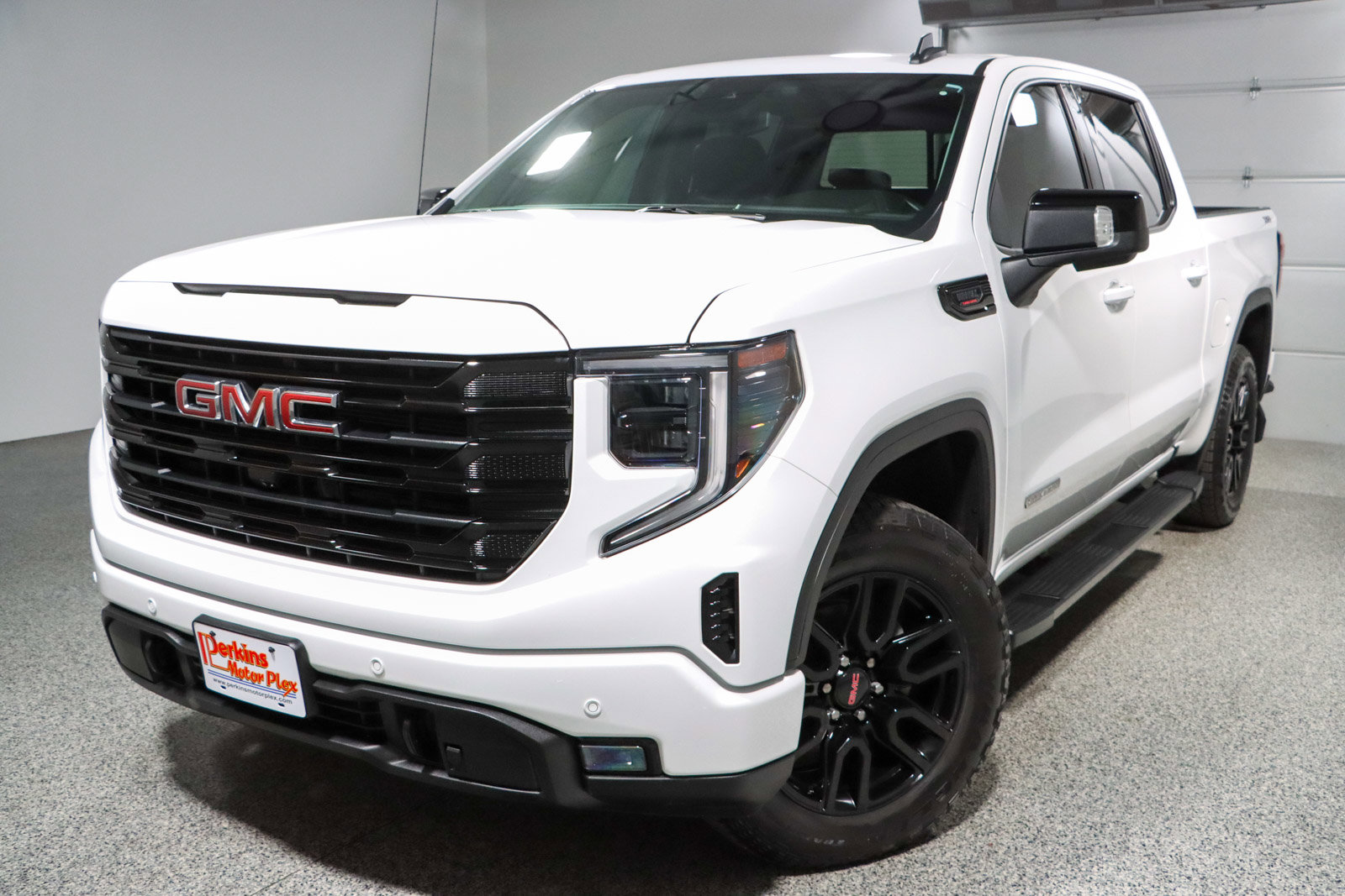 Used 2025 GMC Sierra 1500 Elevation w/ Elevation Premium Package image 33