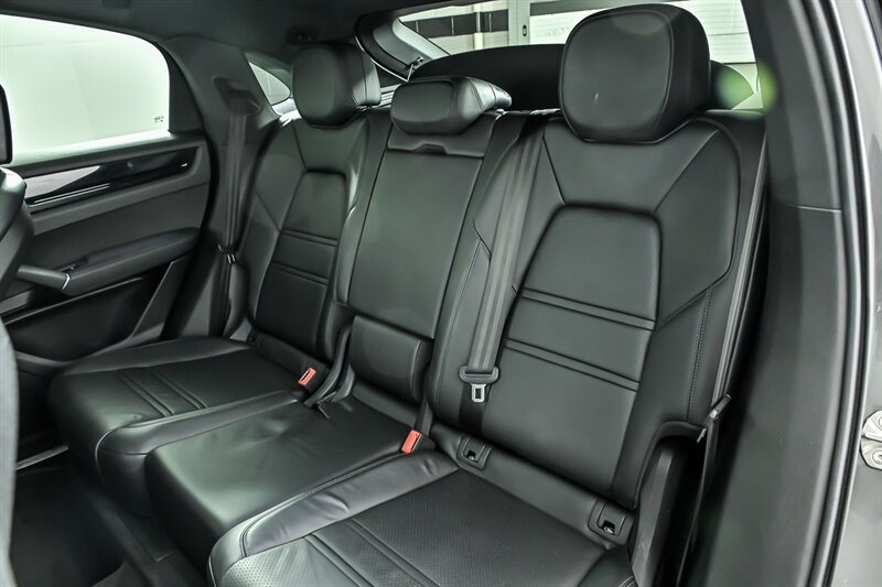 Used 2021 Porsche Cayenne Coupe AWD/4WD image 20