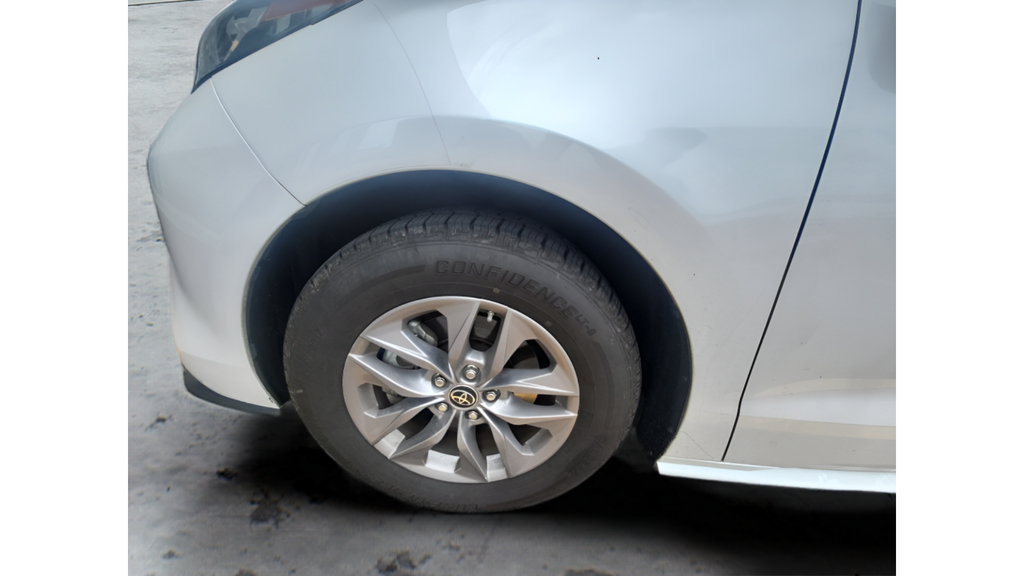 Used 2023 Toyota Sienna XLE w/ XLE Plus Package AWD/4WD image 11