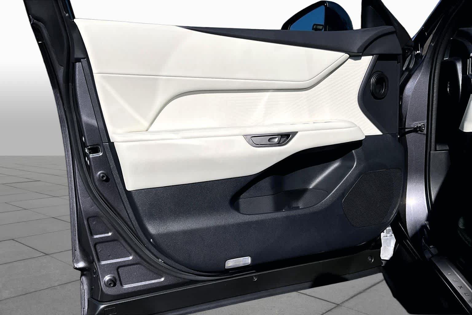 New 2026 Lexus ES 350e w/ Convenience Package FWD image 16