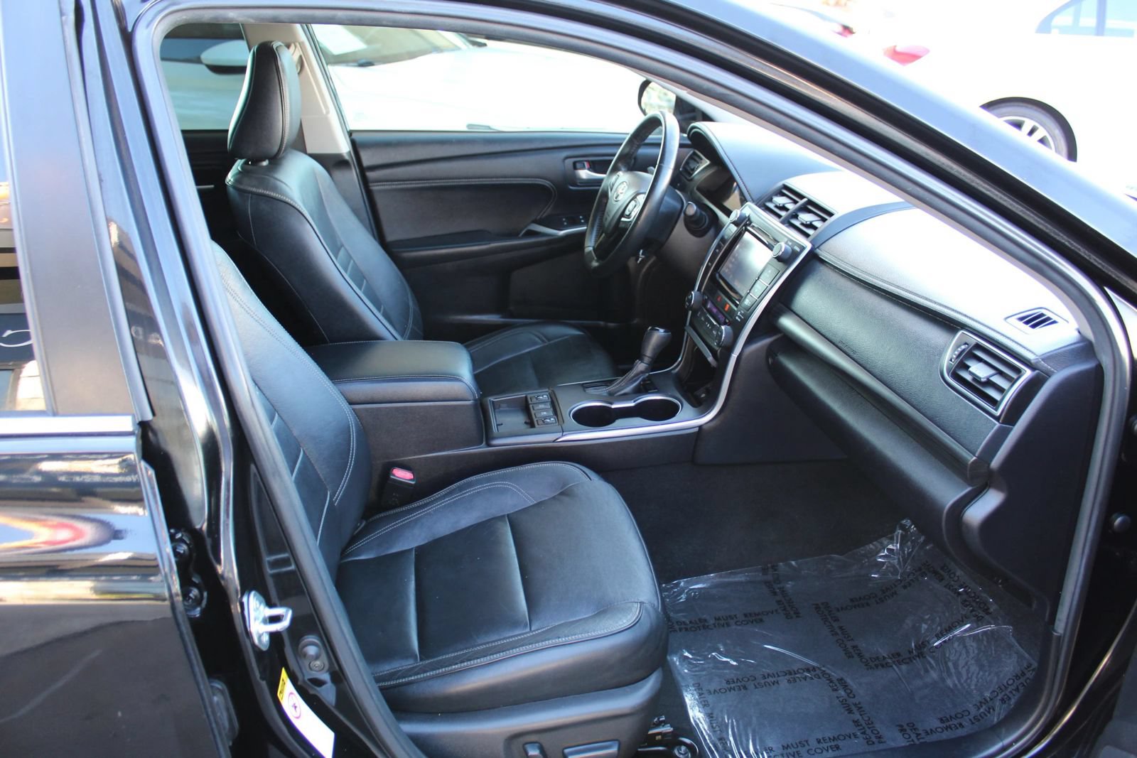 Used 2015 Toyota Camry XLE w/ Moonroof Package FWD image 10