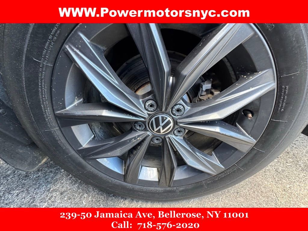 Used 2022 Volkswagen Tiguan SE w/ Panoramic Sunroof Package AWD/4WD image 18