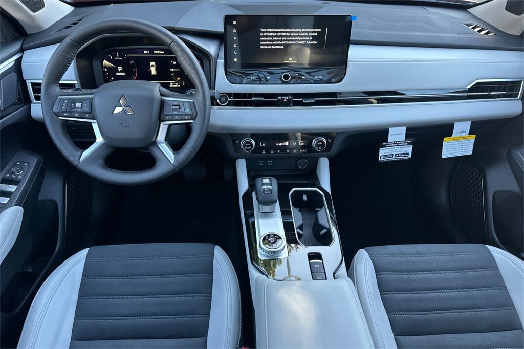 New 2025 Mitsubishi Outlander SE image 14