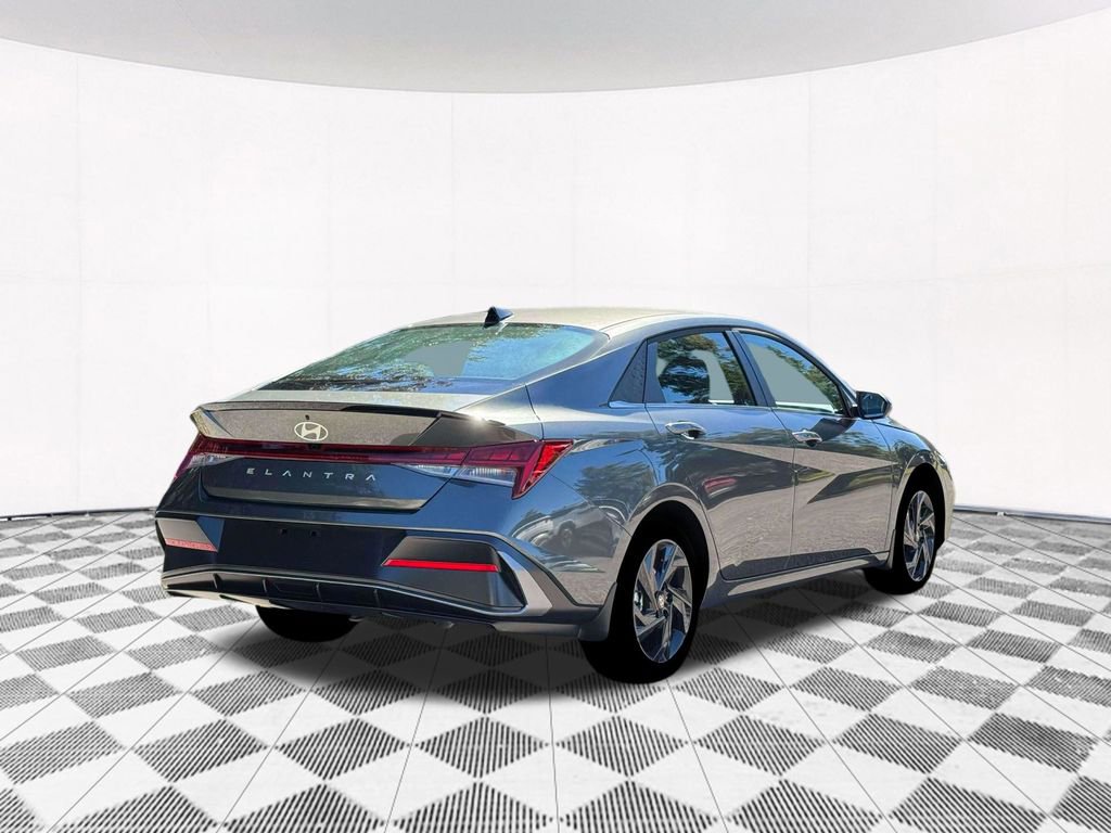 New 2026 Hyundai Elantra SEL Sport image 9