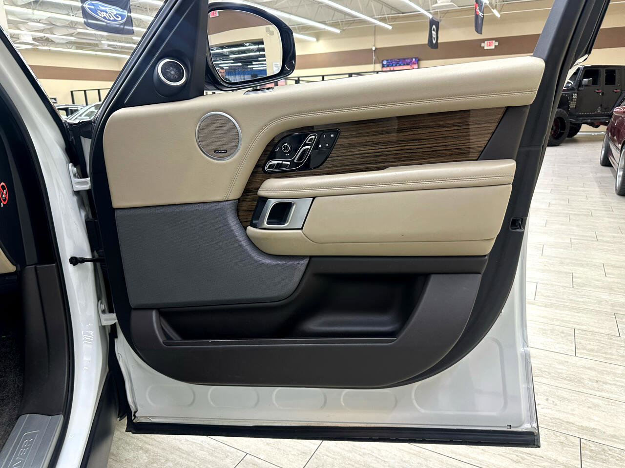 Used 2018 Land Rover Range Rover Supercharged image 42