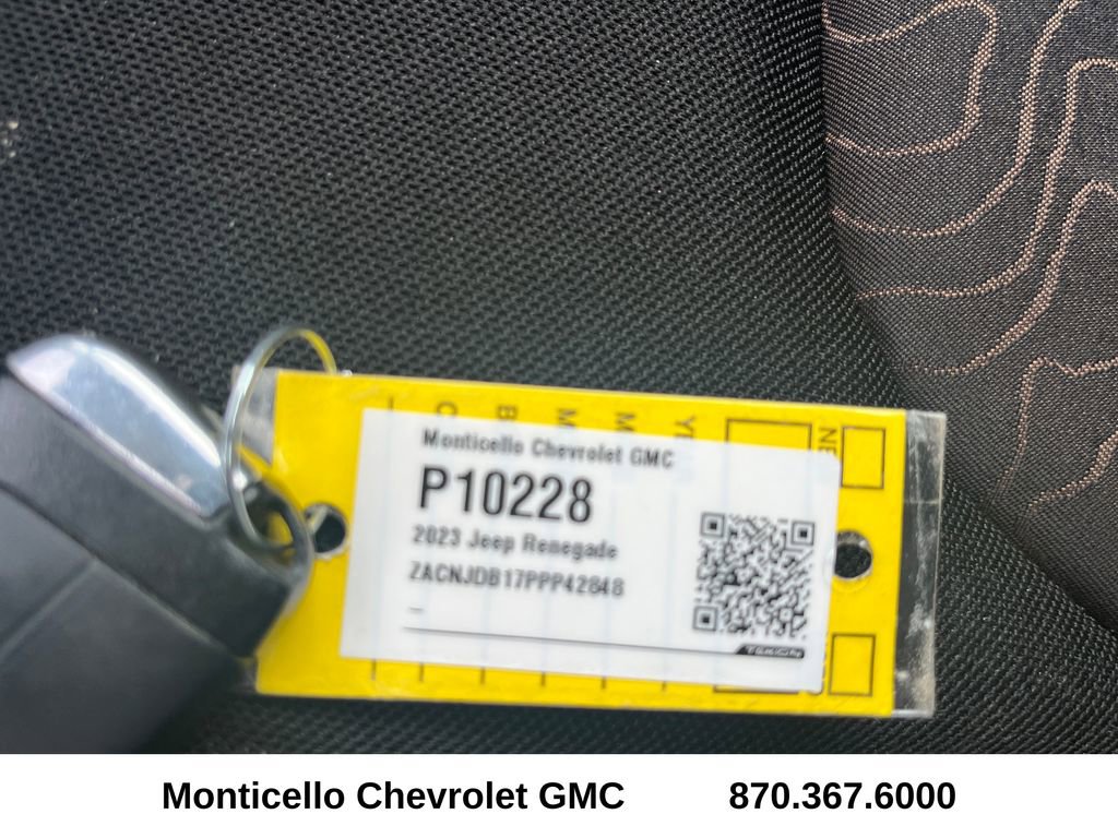 Used 2023 Jeep Renegade Latitude w/ Sun/Sound Group AWD/4WD image 25