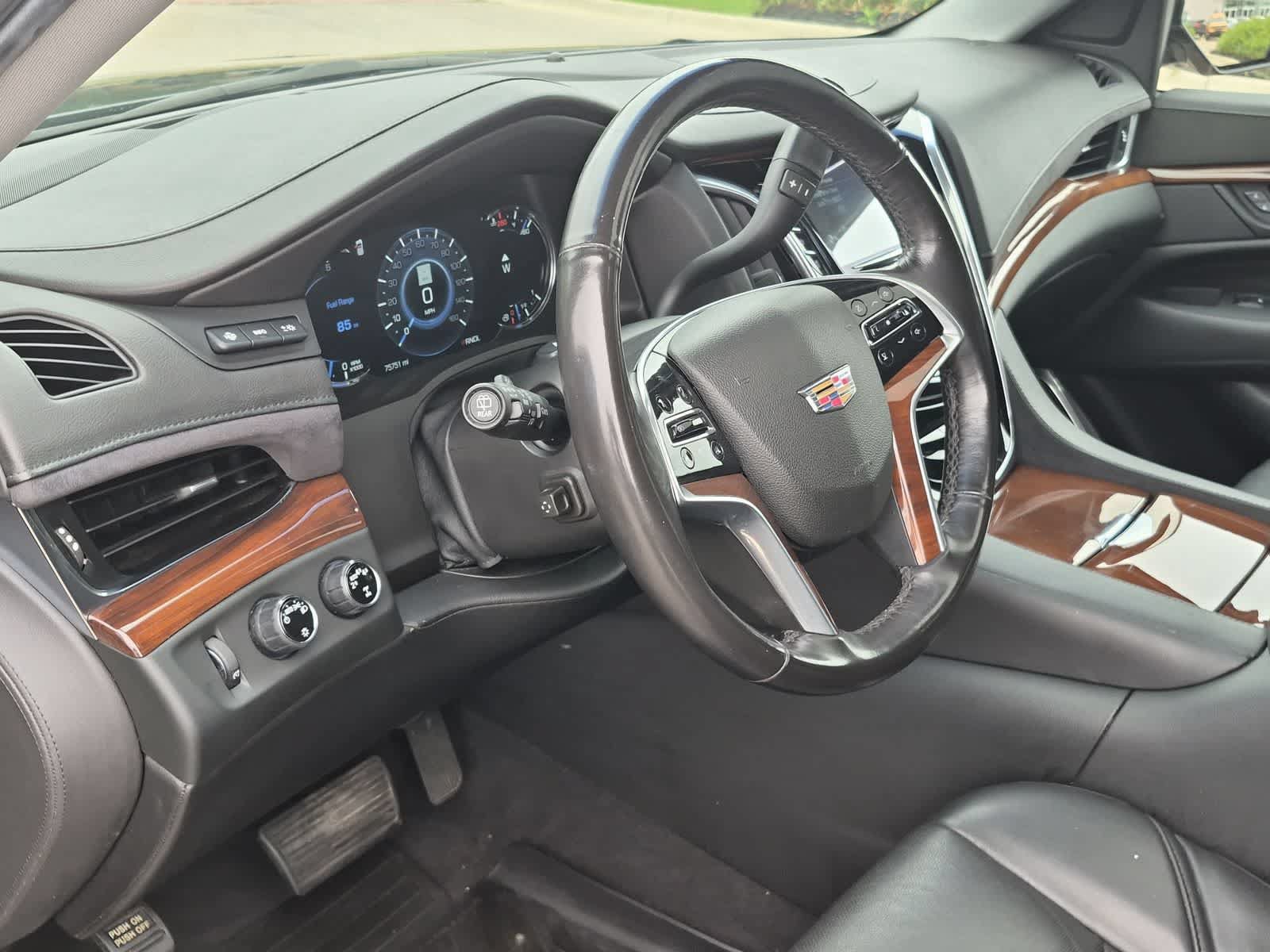 Used 2019 Cadillac Escalade Luxury w/ LPO, Radiant Package AWD/4WD image 10