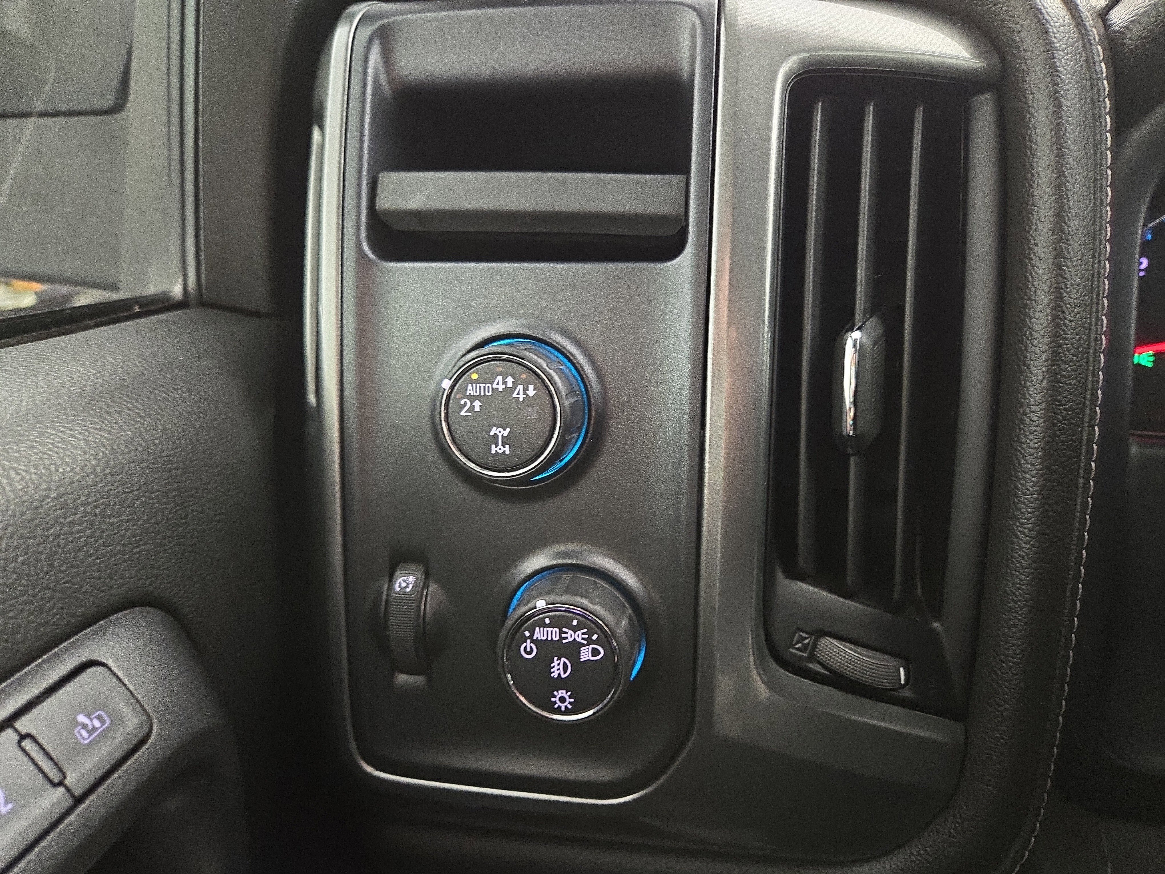 Certified 2018 Chevrolet Silverado 1500 LTZ image 27