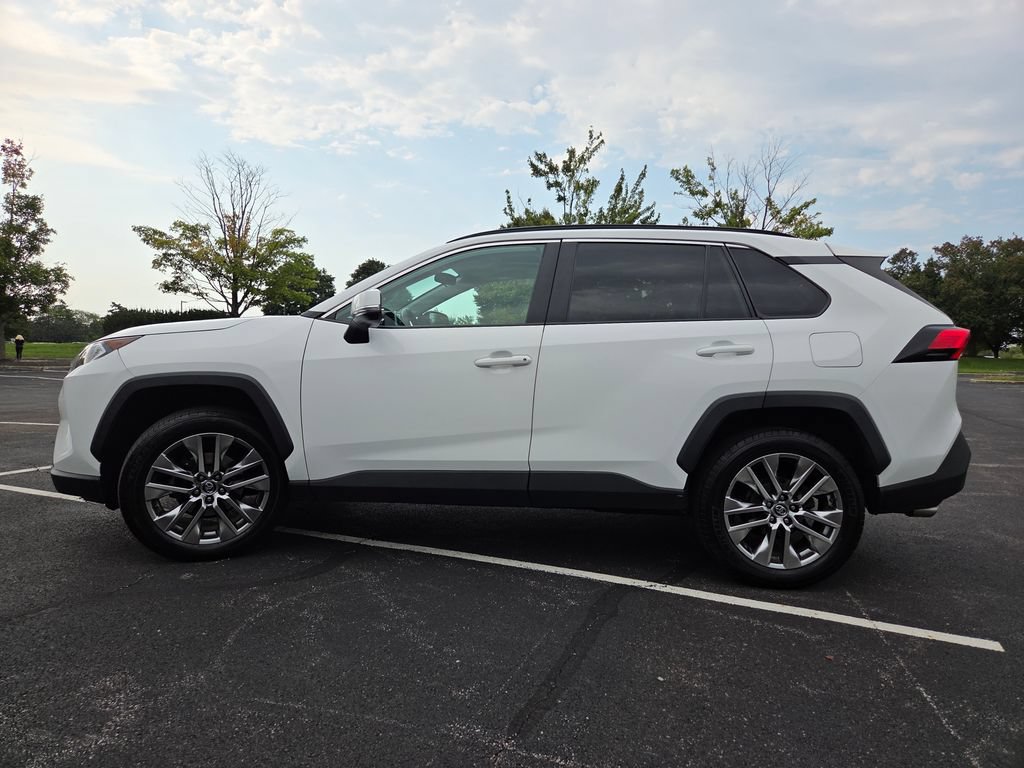 Used 2019 Toyota RAV4 XLE Premium w/ Cold Weather Package AWD/4WD image 23