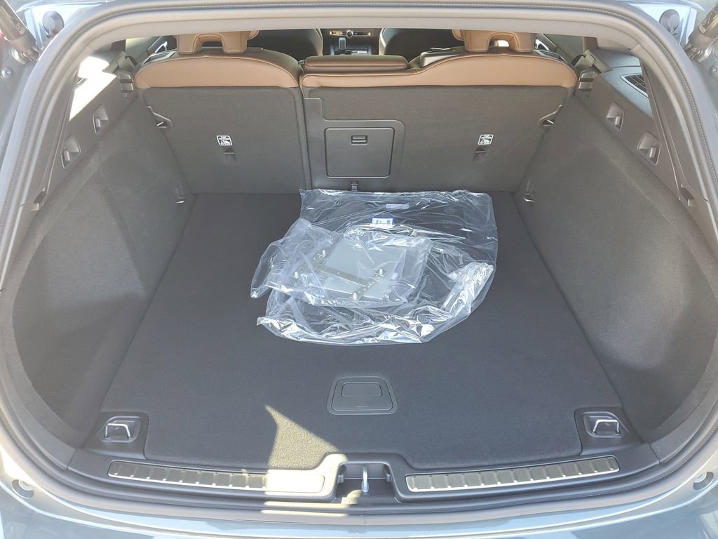 New 2026 Volvo V60 B5 Cross Country Plus image 4