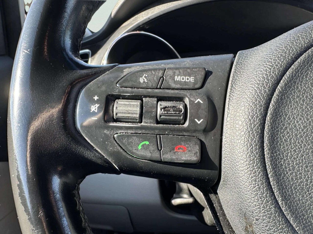 Used 2017 Kia Sedona LX w/ LX Essentials Premium Package image 25