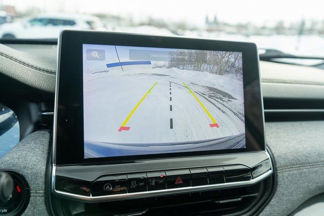 Used 2022 Jeep Compass Latitude image 25