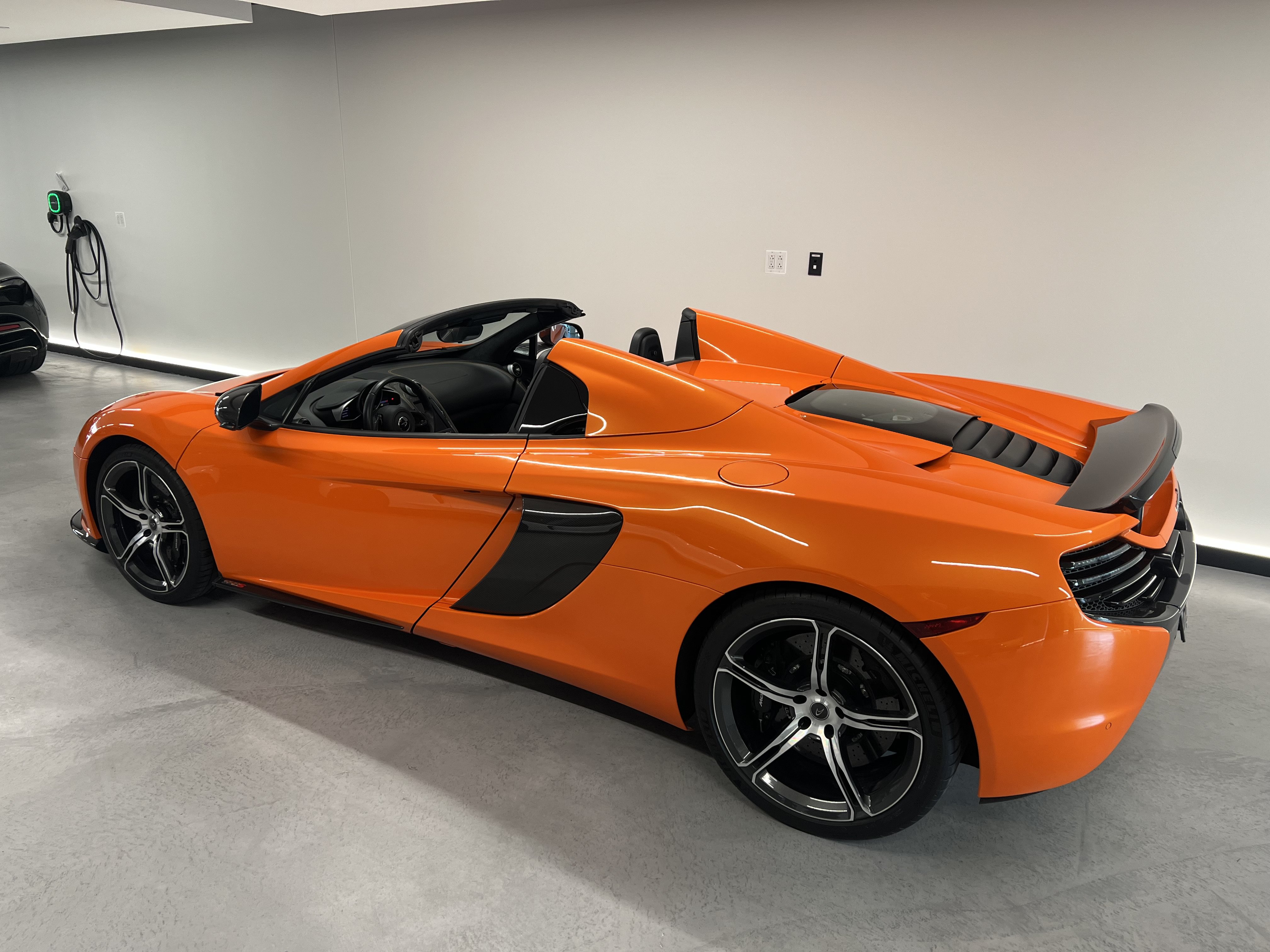 Used 2015 McLaren 650S Spider RWD image 17