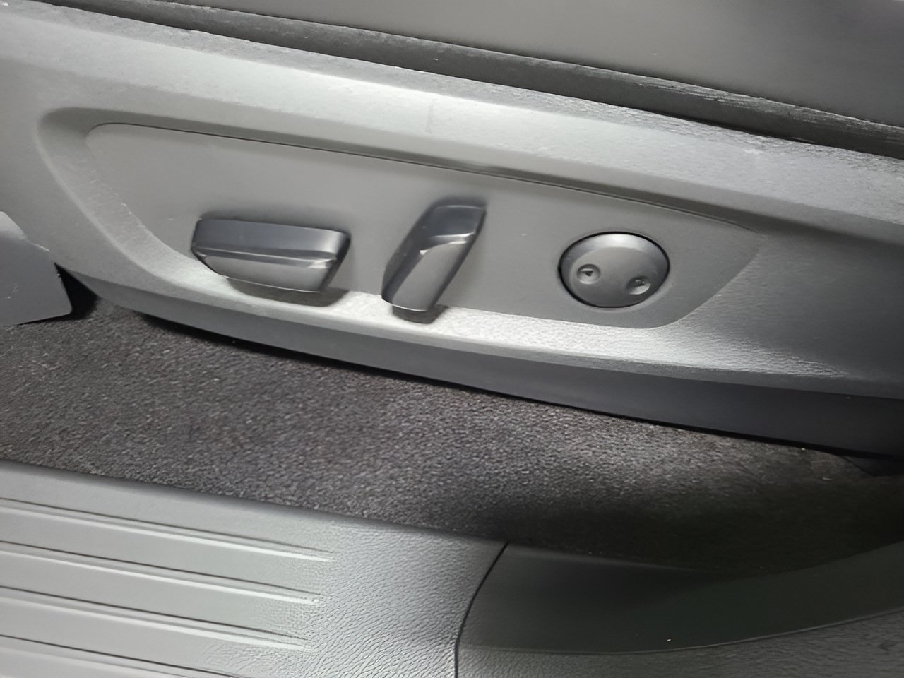 Used 2025 Nissan Pathfinder Platinum AWD/4WD image 22