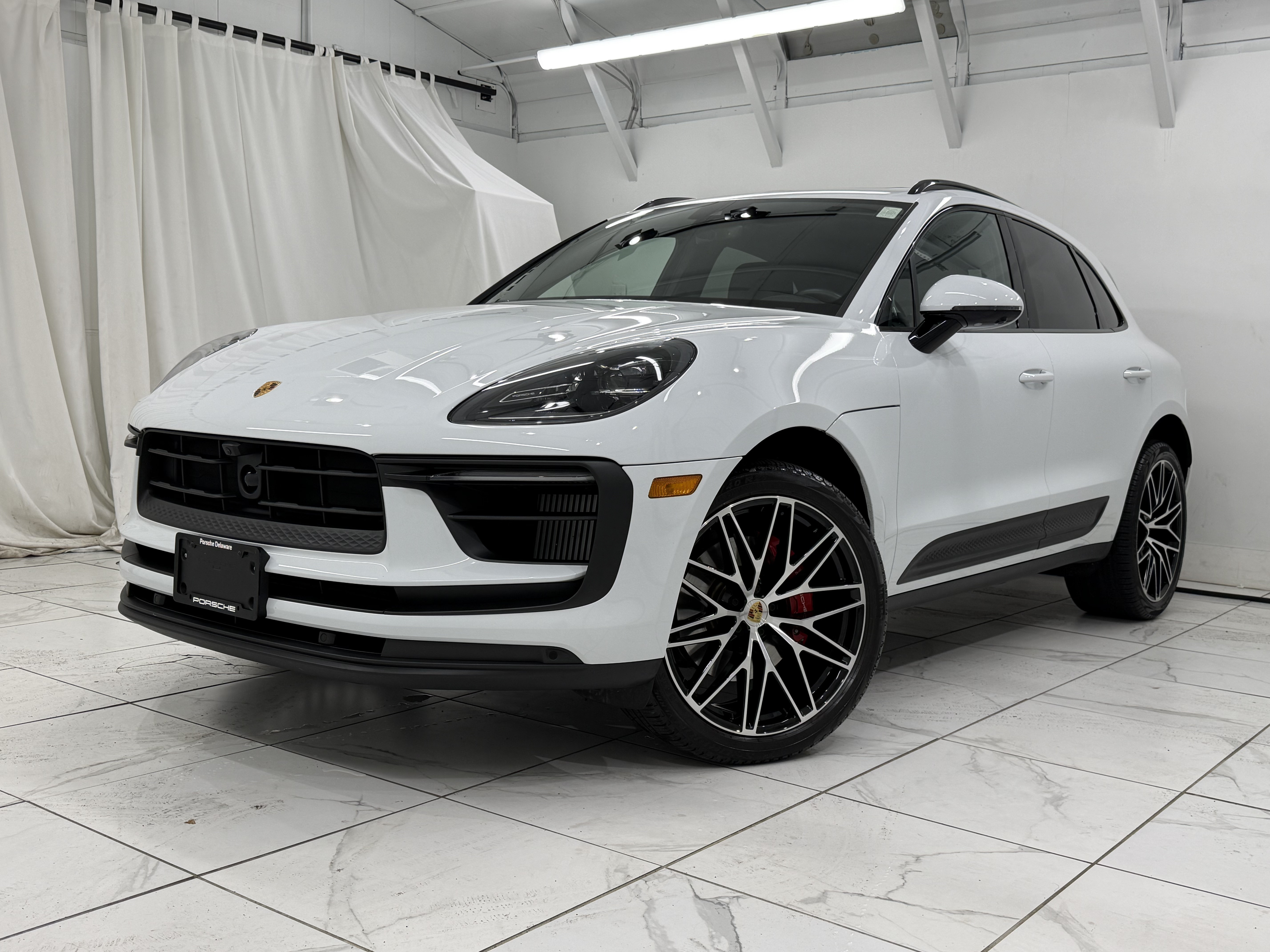 Certified 2024 Porsche Macan S AWD/4WD image 7