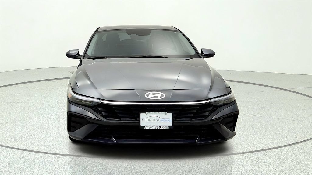 Used 2026 Hyundai Elantra Hybrid FWD image 2