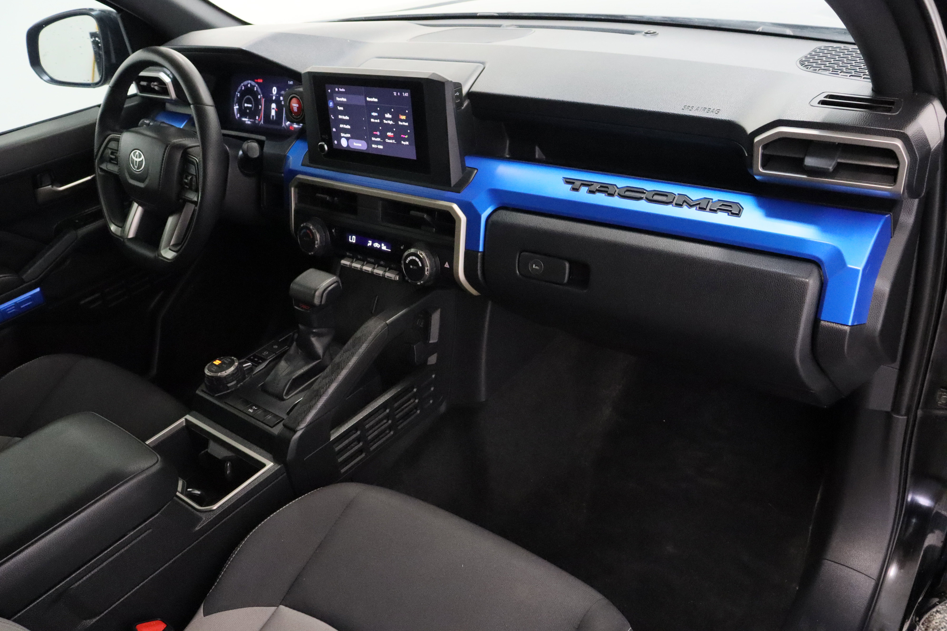 Certified 2025 Toyota Tacoma TRD Off-Road AWD/4WD image 36