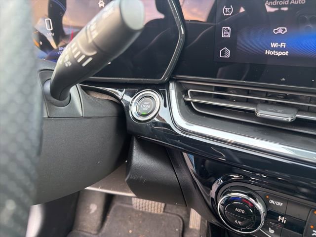 Used 2025 Chevrolet Trax RS w/ Sunroof Package image 25