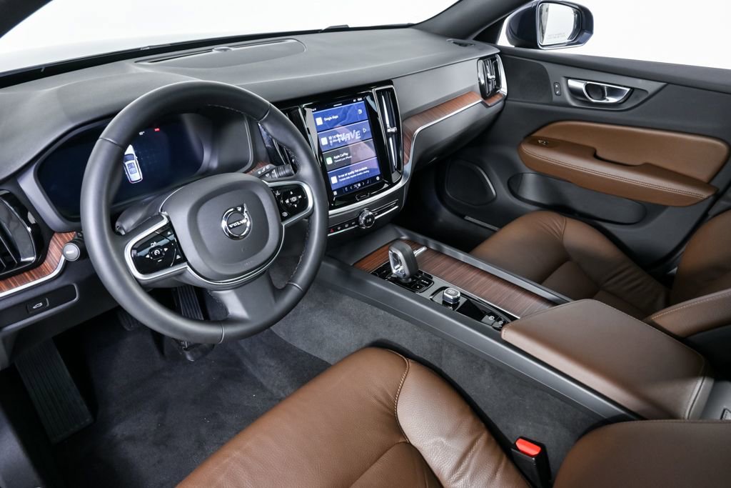 Used 2025 Volvo V60 B5 Cross Country Plus image 5