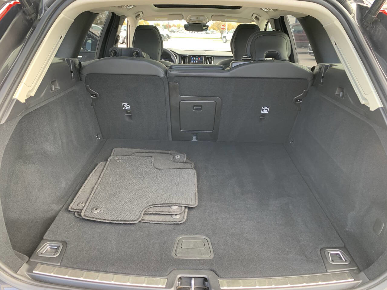 Used 2025 Volvo XC60 B5 Plus w/ Climate Package image 14