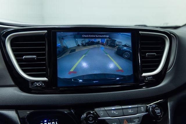 Used 2025 Chrysler Pacifica Select FWD image 17