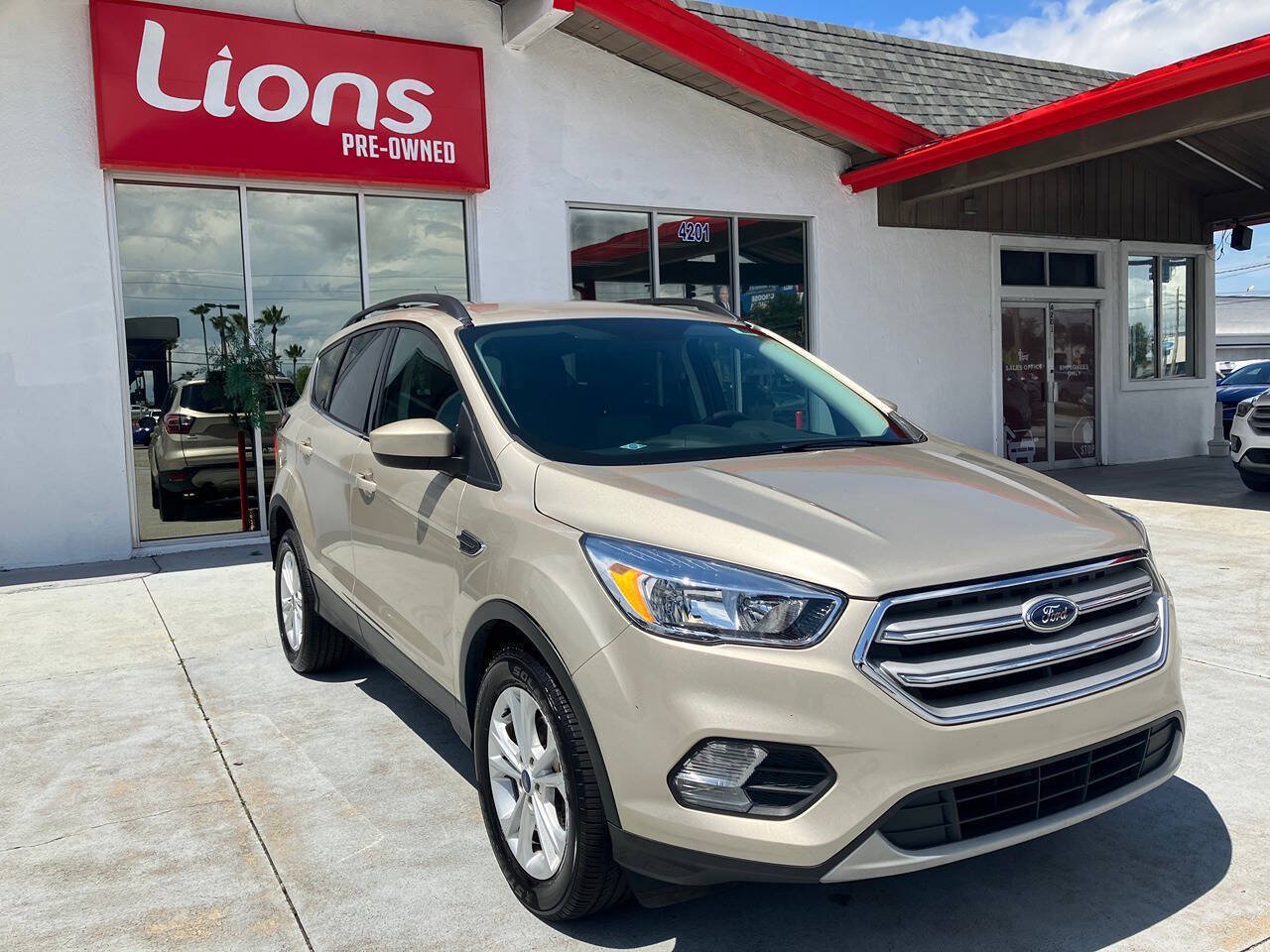 Used 2018 Ford Escape SE FWD image 12