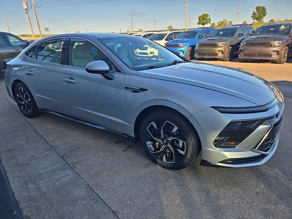 Used 2025 Hyundai Sonata SEL FWD image 40
