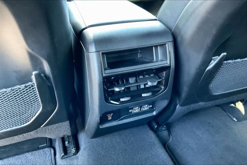 Used 2025 Jeep Grand Cherokee Altitude AWD/4WD image 11
