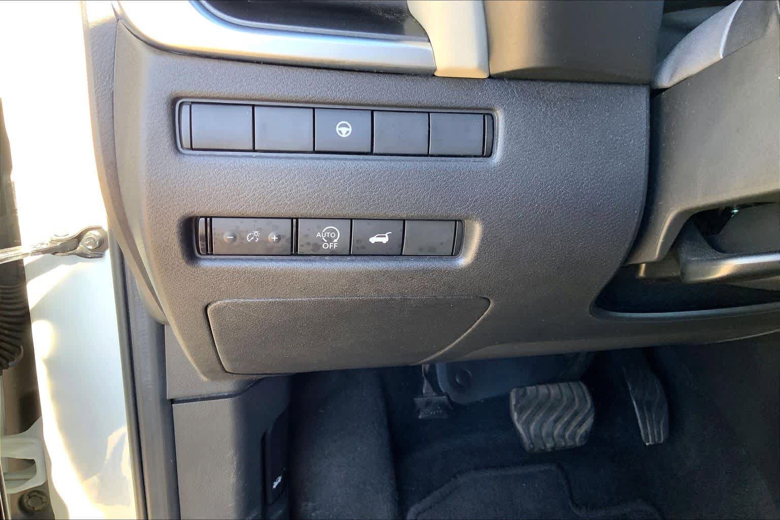 Used 2024 Nissan Rogue SV AWD/4WD image 32