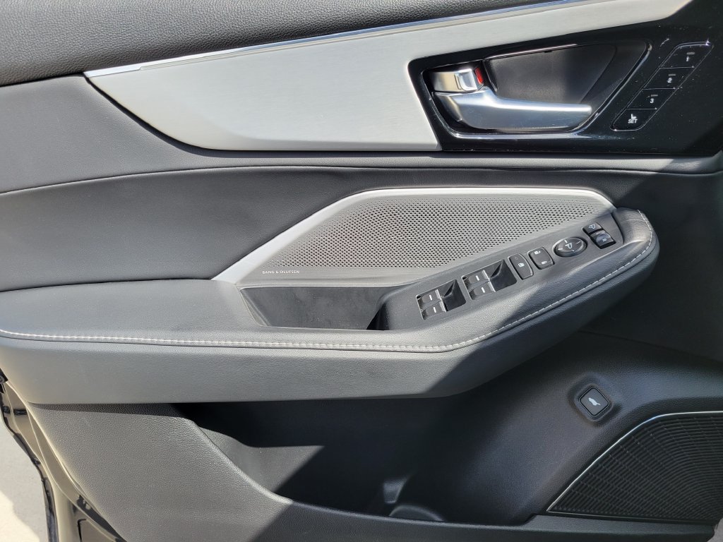 Used 2025 Acura MDX w/ Technology Package FWD image 21