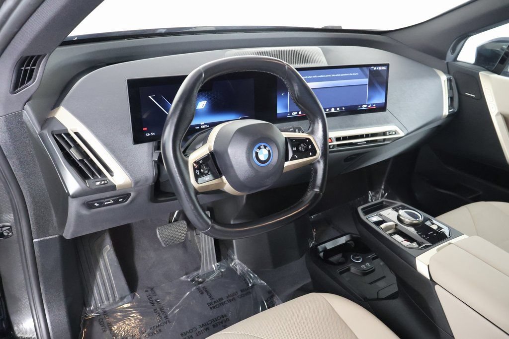 Used 2024 BMW iX xDrive50 w/ Premium Package AWD/4WD image 7