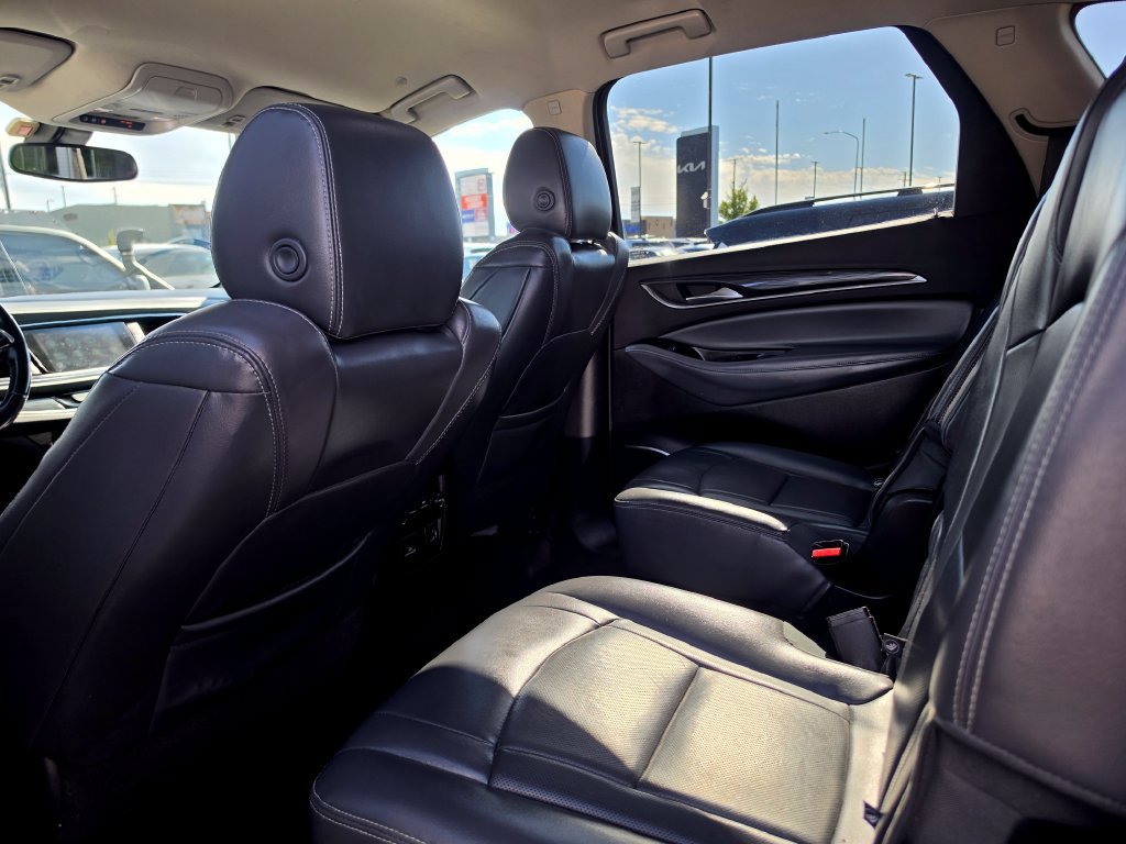 Used 2018 Buick Enclave Essence AWD/4WD image 11