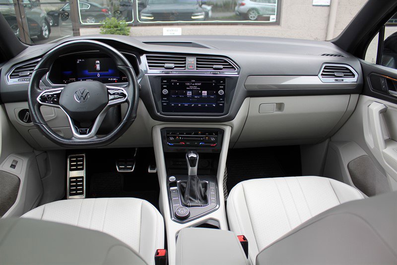 Used 2022 Volkswagen Tiguan SE R-Line image 24