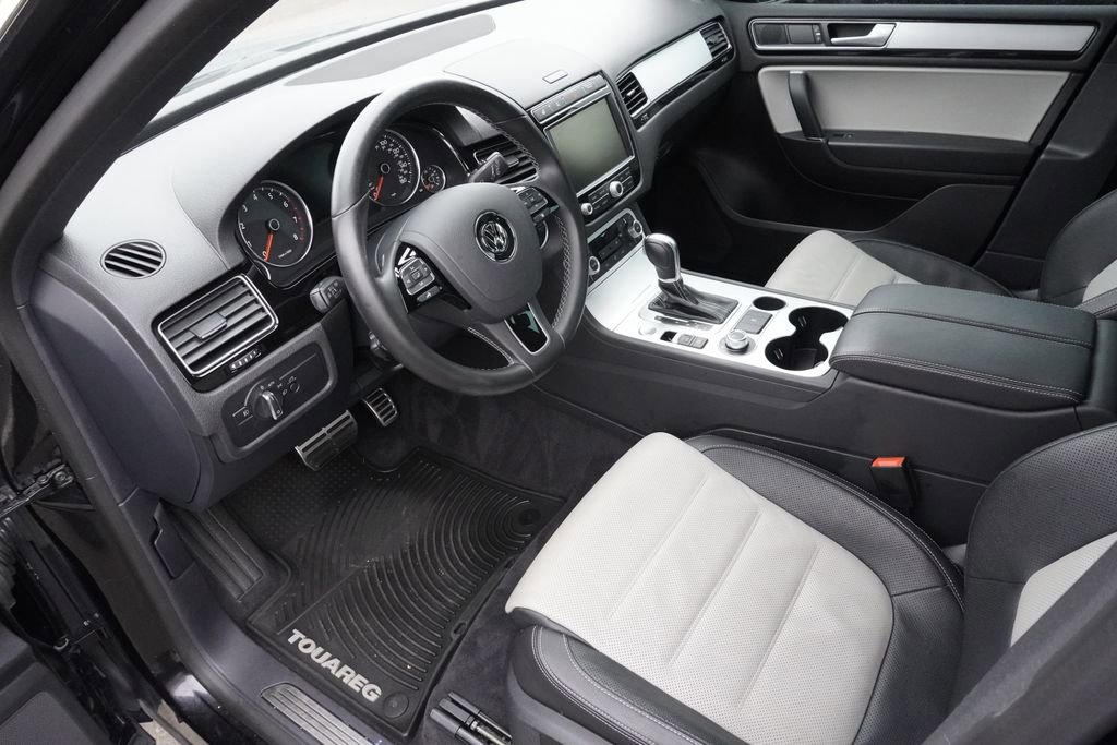 Used 2017 Volkswagen Touareg Wolfsburg Edition AWD/4WD image 18