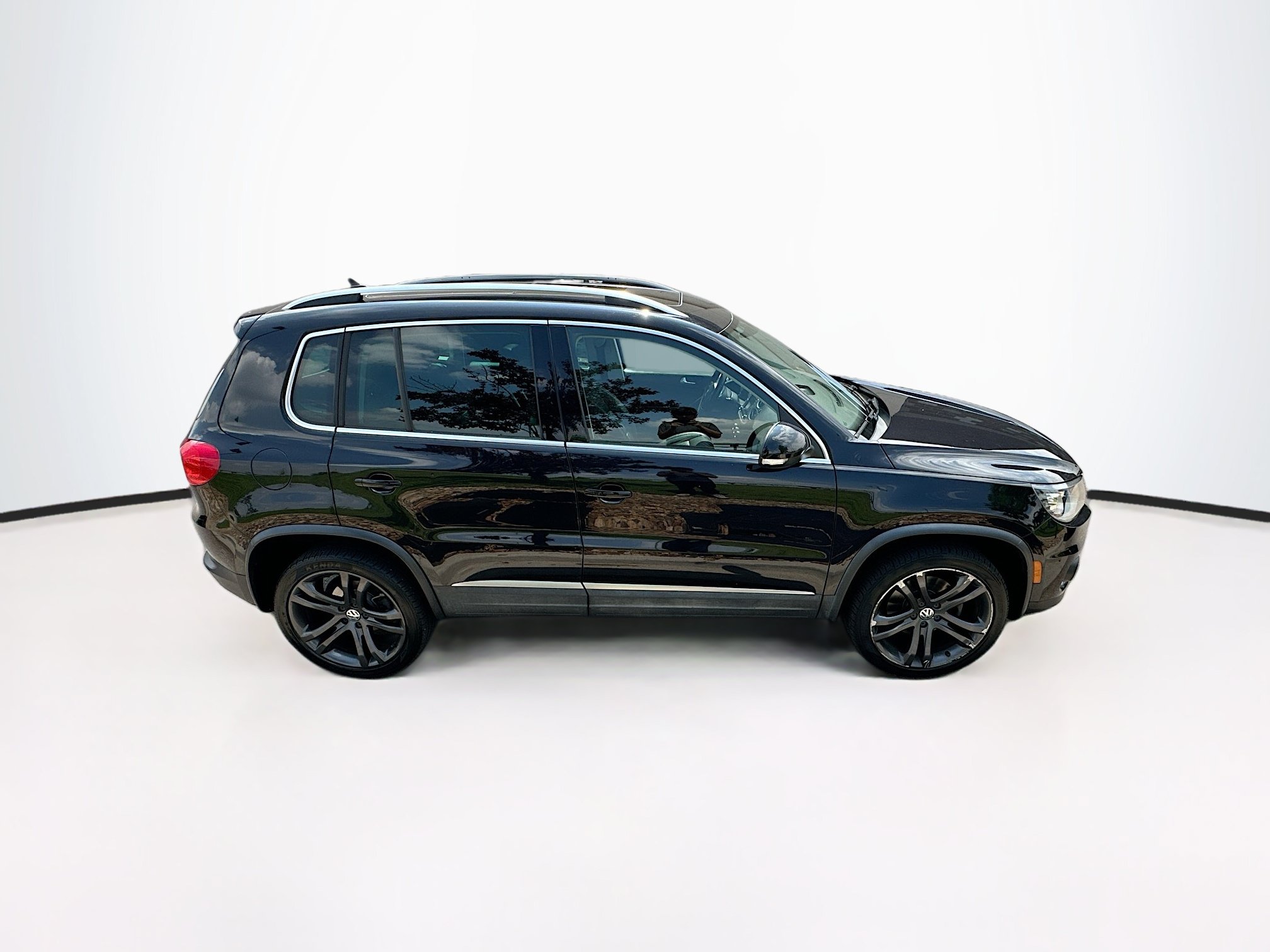 Used 2017 Volkswagen Tiguan SEL AWD/4WD image 10