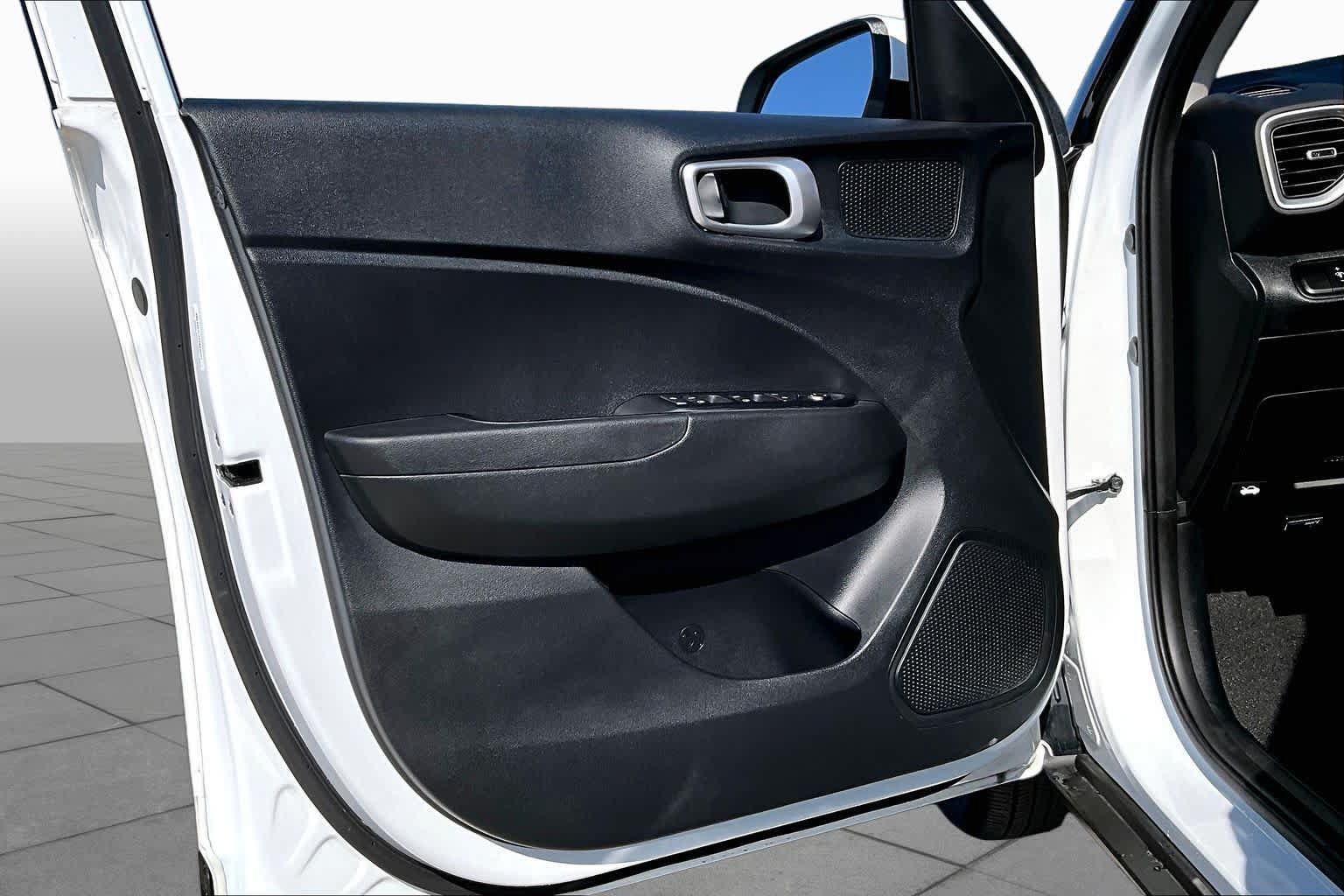 Used 2026 Hyundai Venue SE FWD image 21