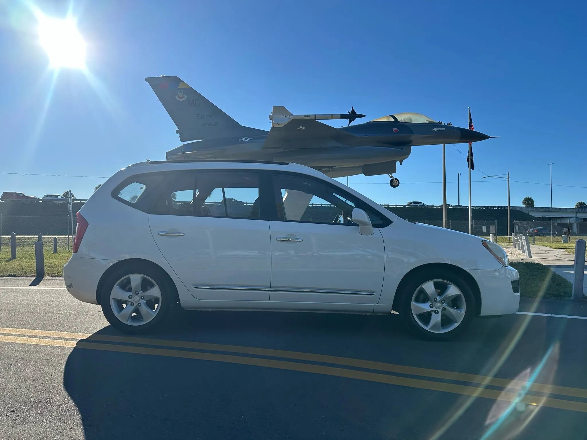 Used 2007 Kia Rondo EX w/ Premium Pkg image 1