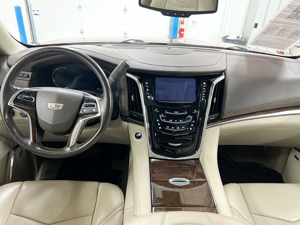 Used 2016 Cadillac Escalade Luxury image 10