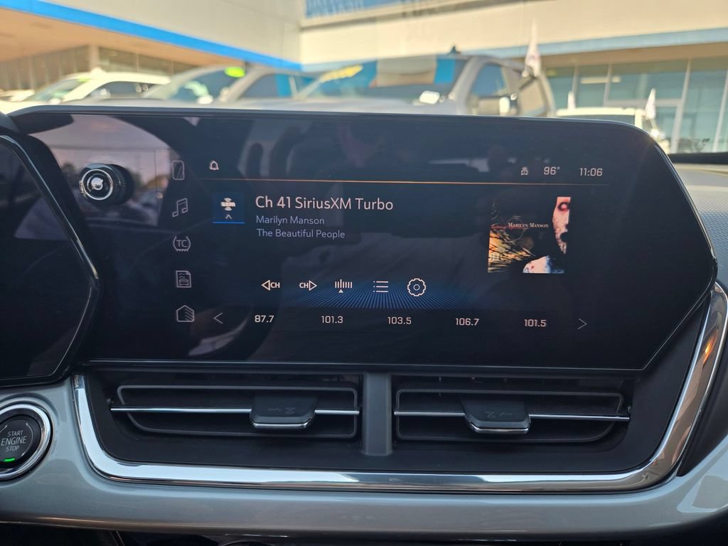 Used 2025 Chevrolet Trax LT w/ LT Convenience Package FWD image 16